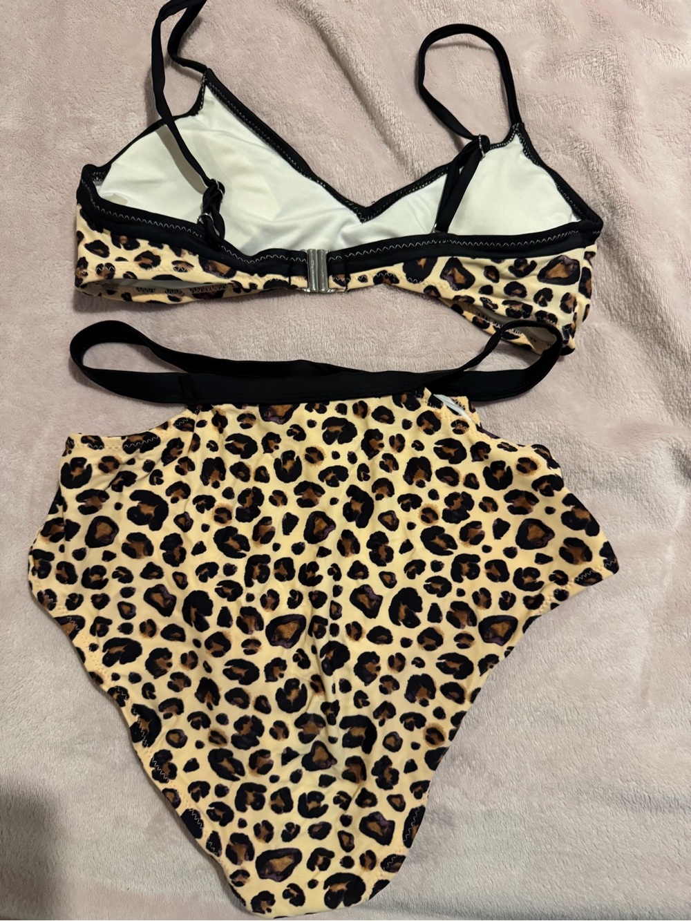 Cupshe Leopard Print High-Waist Bikini Set with Black Trim - Picture 2 of 3